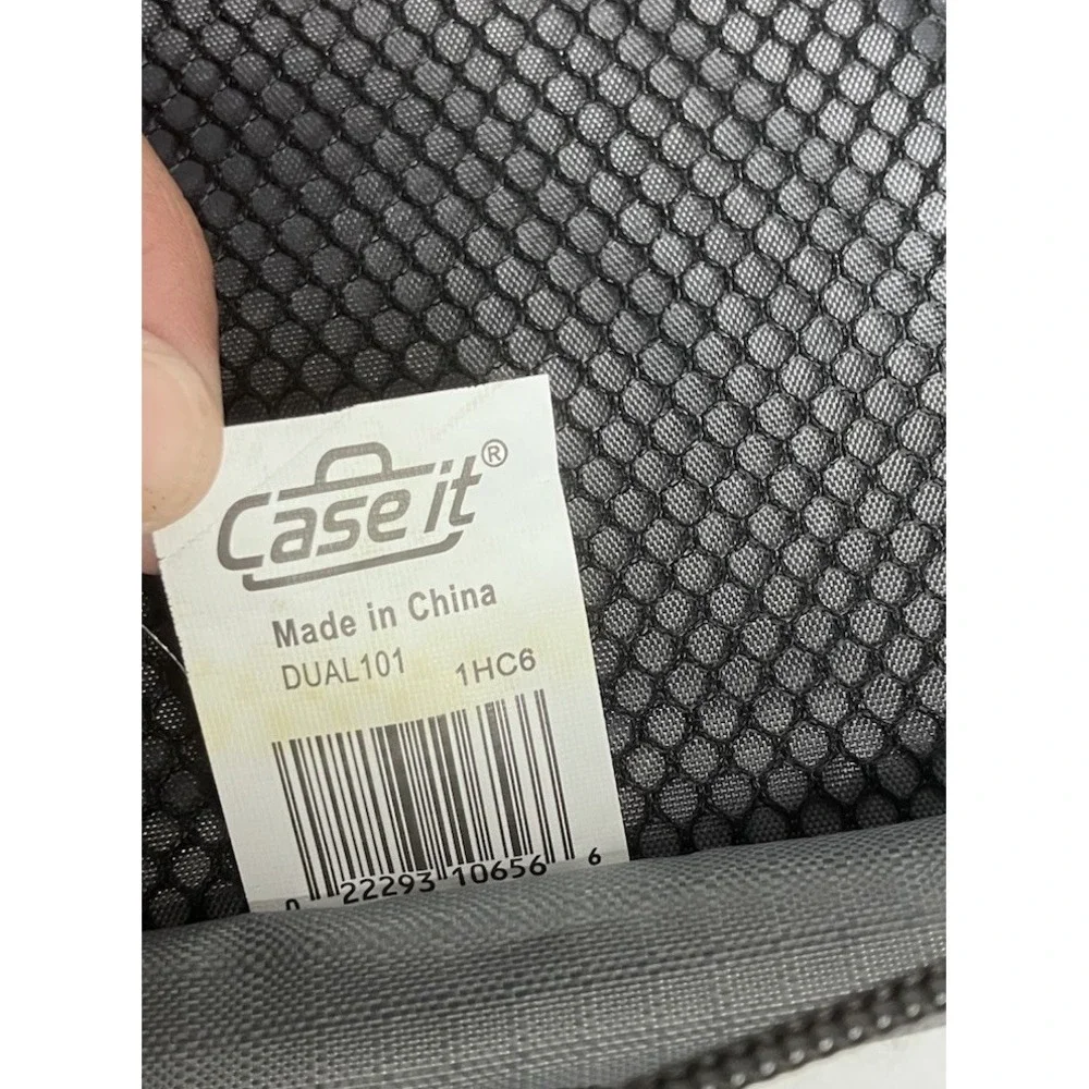 Case-It Dual Ring Zipper Binder Two D-Rings 3-4